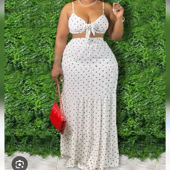 Dresses & Skirts - 2 PIECE POLKA DOT SKIRT SET !!